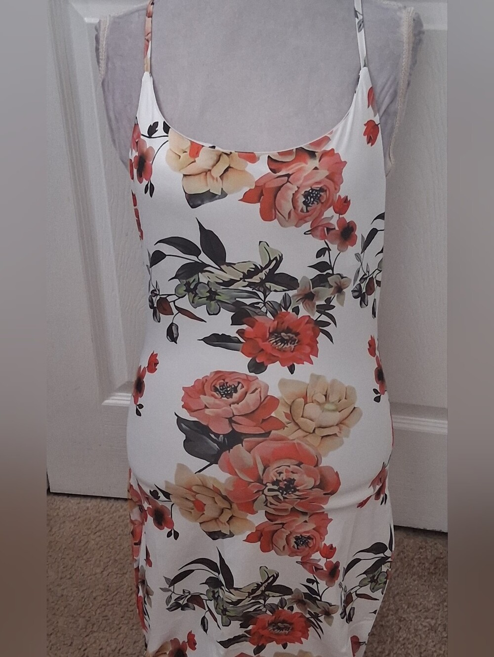 Chicme White Floral Body Con Dress With Strappy Back.    Size M